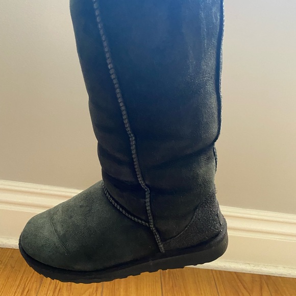 Ugg Boots - Picture 4 of 10